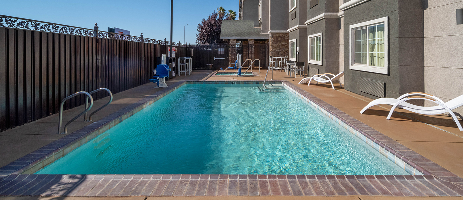 TAKE A REFRESHING DIP IN OUR OUTDOOR POOL