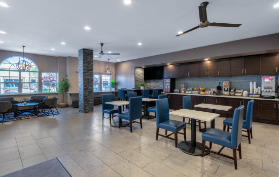 Microtel Inn & Suites by Wyndham Tracy Gallery - Breakfast area