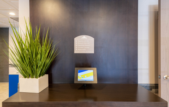 Microtel Inn & Suites by Wyndham Tracy Gallery - Business Center