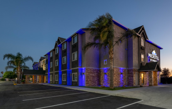 Microtel Inn & Suites by Wyndham Tracy Gallery - Exterior Dusk View