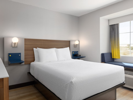 1 Queen Bed, Studio Suite, Non-Smoking